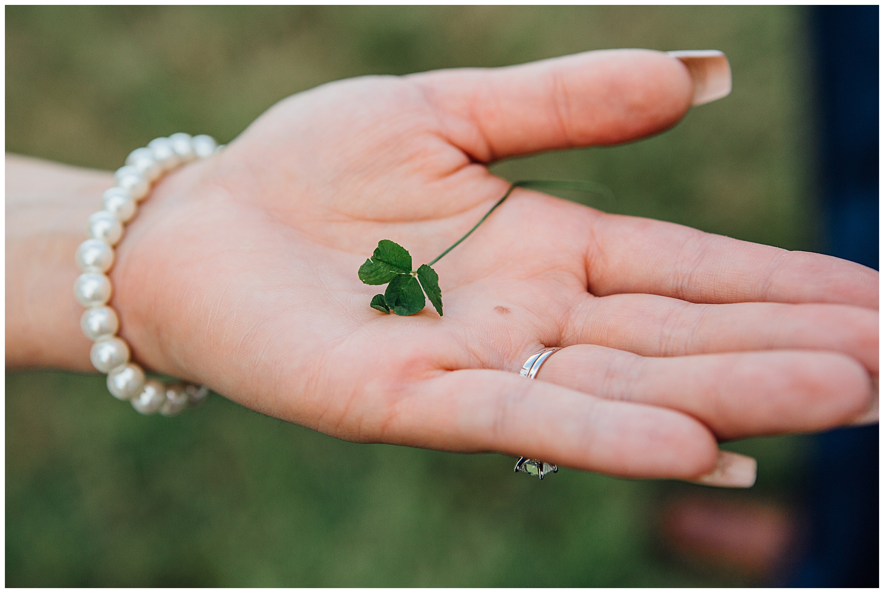 Bride found a Four leaf clover!